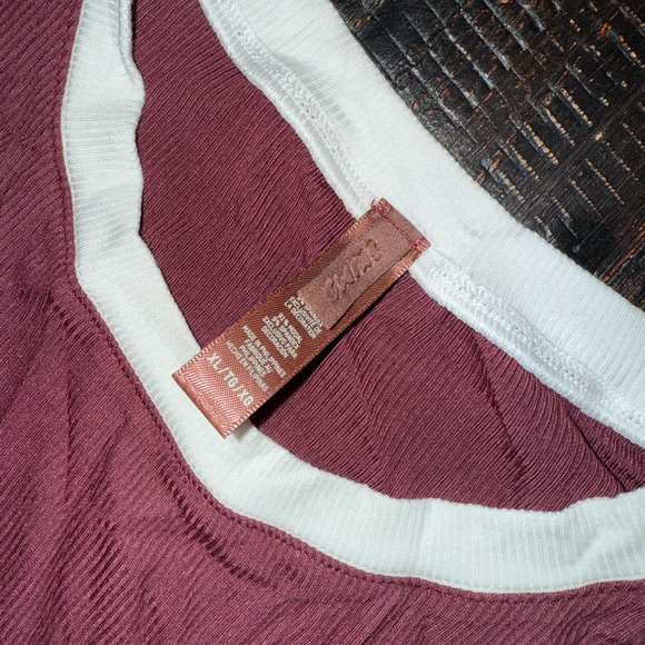 Skims Maroon Dress with White Accents - Picture 3 of 3